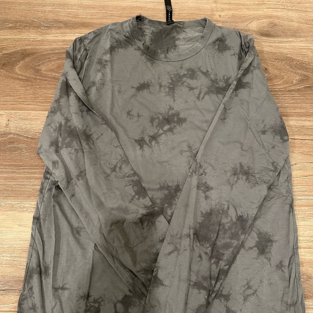 Men’s Lululemon long sleeve